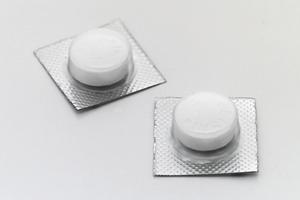 セラミックによる矯正の方法とは